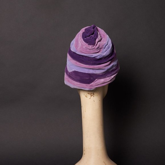 1940s Purple Velvet Cloche Hat - Picture 1 of 6